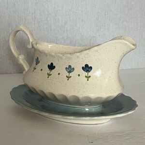 Metlox by Vernon Ware Poppytail True Blue Floral Cream Gravy Boat w Underplate